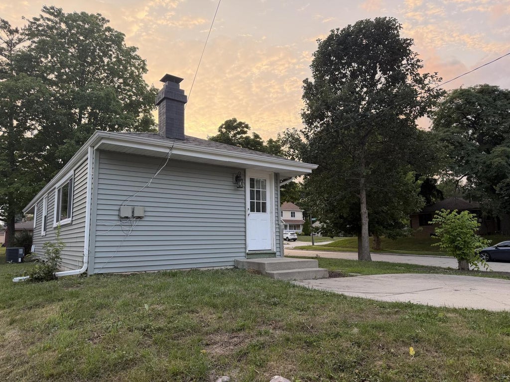 Photo of 8035 W Warnimont AVENUE, Milwaukee, WI 53220 (MLS # 1975734)