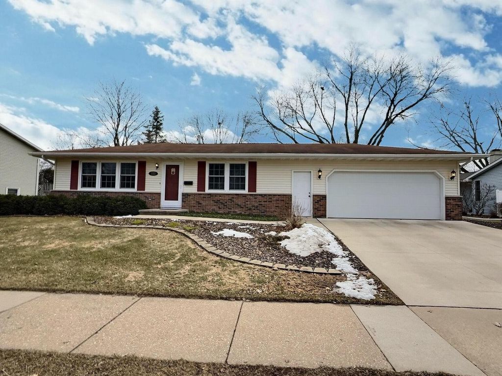 Photo of 1313 E Murdock AVENUE, Oshkosh, WI 54901 (MLS # 50323696)