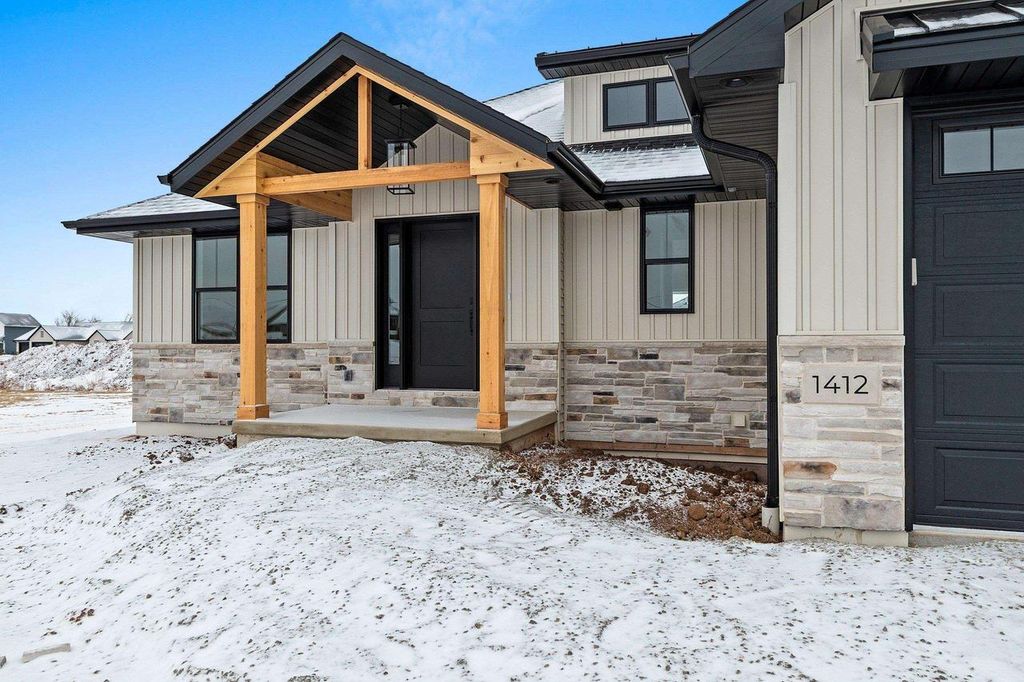 Photo of 1412 Divinity DRIVE, De Pere, WI 54115 (MLS # 50318354)