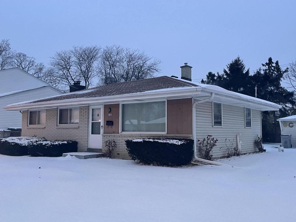 Photo of 7300 W Van Beck AVENUE, Milwaukee, WI 53220 (MLS # 1950461)