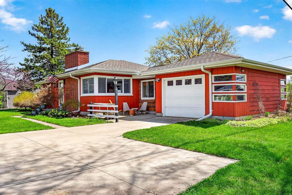 Photo of 581 Richard DRIVE, Menasha, WI 54952 (MLS # 50324499)