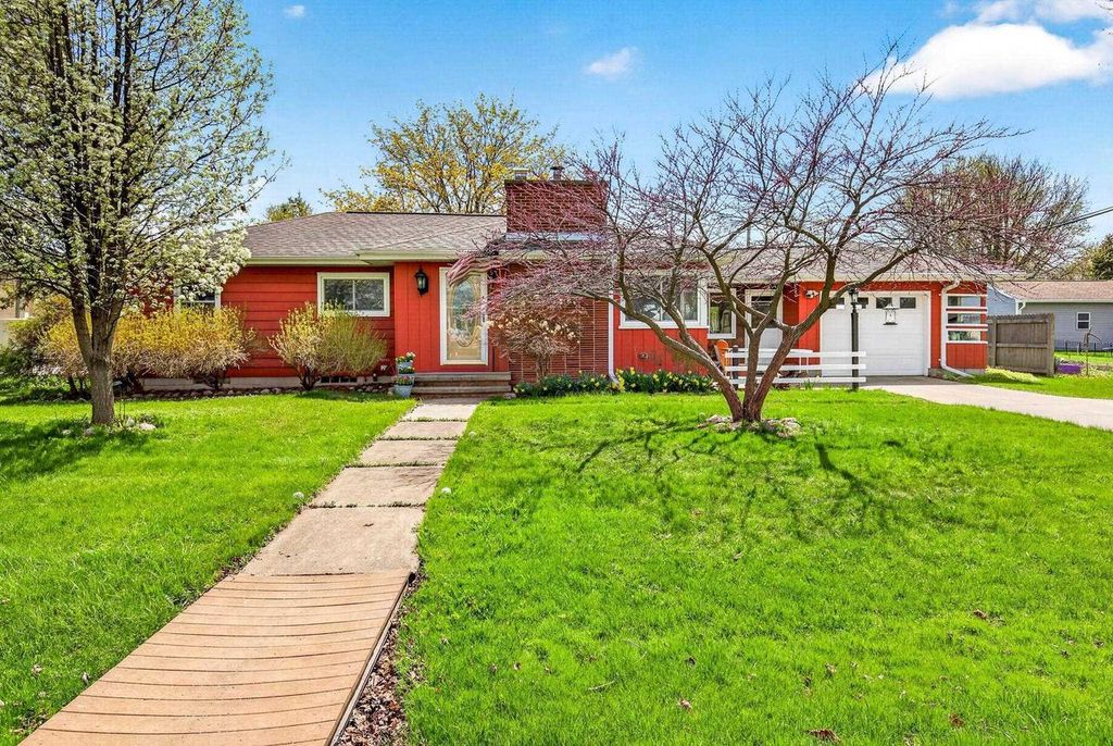 Photo of 581 Richard DRIVE, Menasha, WI 54952 (MLS # 50324499)