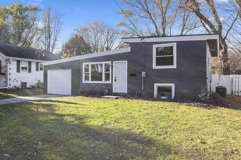 Photo of 410 S Locust STREET, Green Bay, WI 54303 (MLS # 50318139)