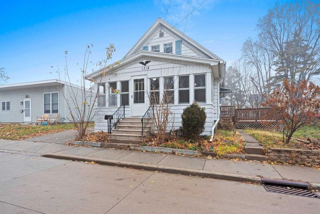 Photo of 1318 Babbitz AVENUE, Oshkosh, WI 54901 (MLS # 50318688)