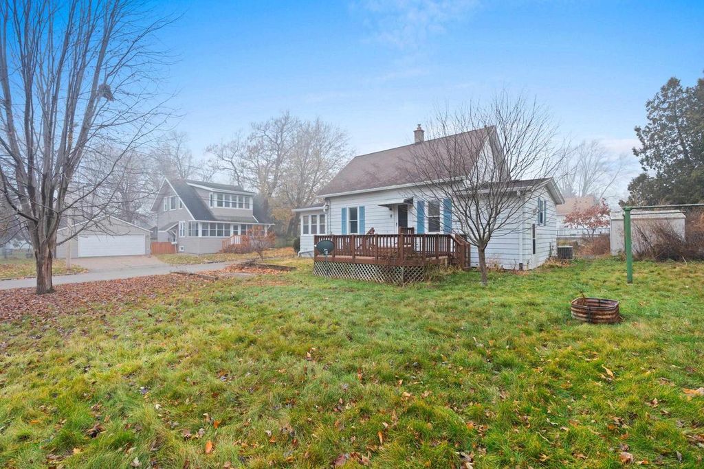 Photo of 1318 Babbitz AVENUE, Oshkosh, WI 54901 (MLS # 50318688)