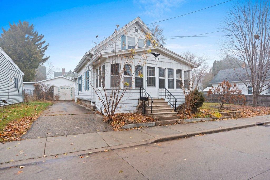 Photo of 1318 Babbitz AVENUE, Oshkosh, WI 54901 (MLS # 50318688)