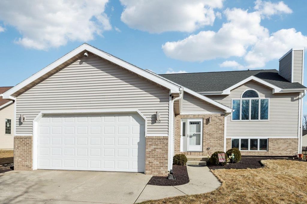 Photo of 810 N Parkview STREET, Cottage Grove, WI 53527 (MLS # 2016979)