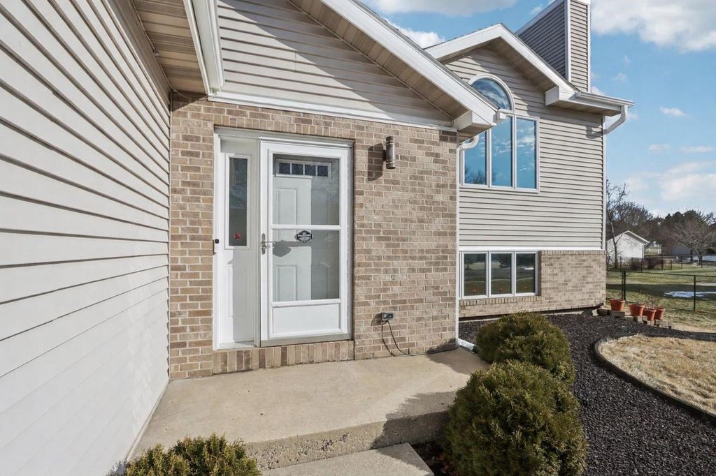 Photo of 810 N Parkview STREET, Cottage Grove, WI 53527 (MLS # 2016979)