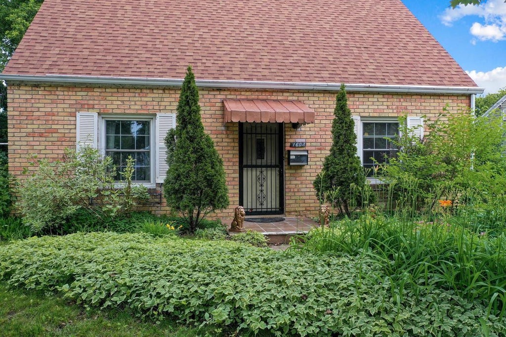 Photo of 1604 Dousman STREET, Green Bay, WI 54303 (MLS # 50328103)
