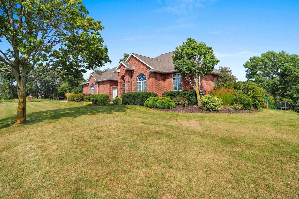 Photo of 2864 Woodhaven CIRCLE, De Pere, WI 54115 (MLS # 50329482)