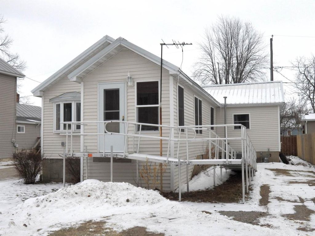 Photo of 506 Park AVENUE, Oconto, WI 54153 (MLS # 50320783)