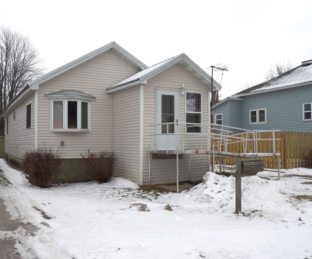 Photo of 506 Park AVENUE, Oconto, WI 54153 (MLS # 50320783)