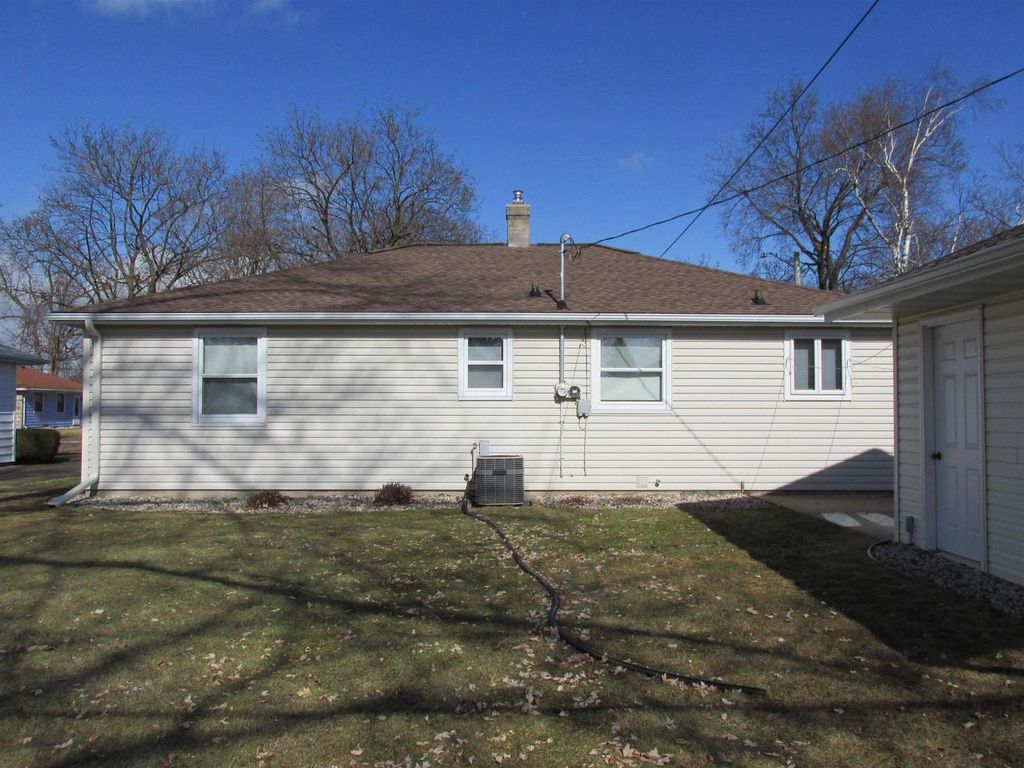 Photo of 1011 E Lindbergh STREET, Appleton, WI 54911 (MLS # 50322096)