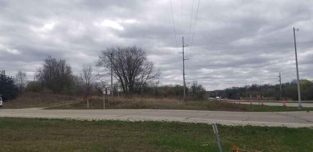 Photo of Lt1 N English Settlement AVENUE, Burlington, WI 53105 (MLS # 1946084)