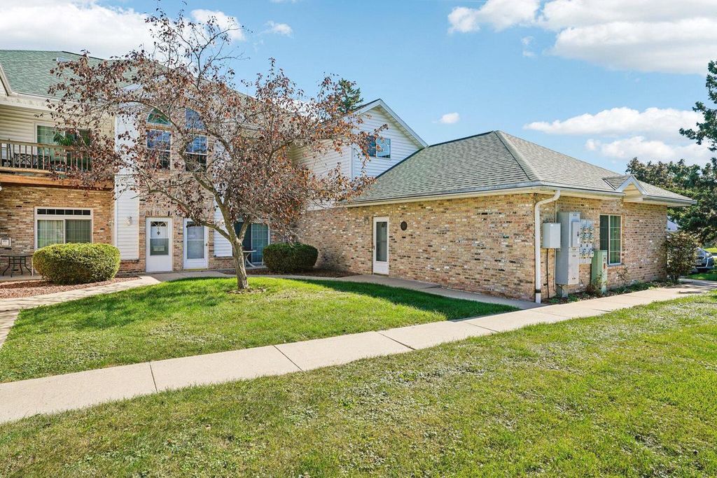 Photo of 4300 W Grange AVENUE #Unit 8, Greenfield, WI 53220 (MLS # 1937522)