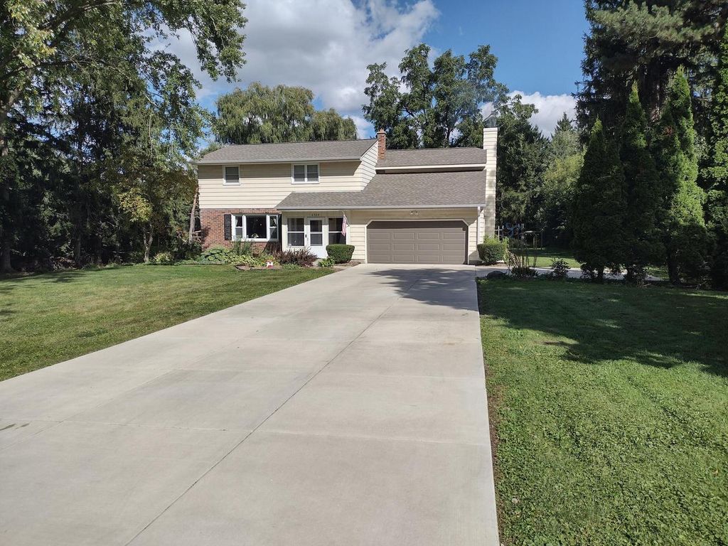 Photo of 2324 S Brookland ROAD, New Berlin, WI 53151 (MLS # 1950880)