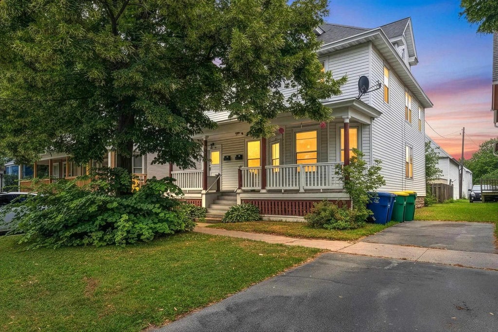 Photo of 234 N Oakland AVENUE, Green Bay, WI 54303 (MLS # 50330327)