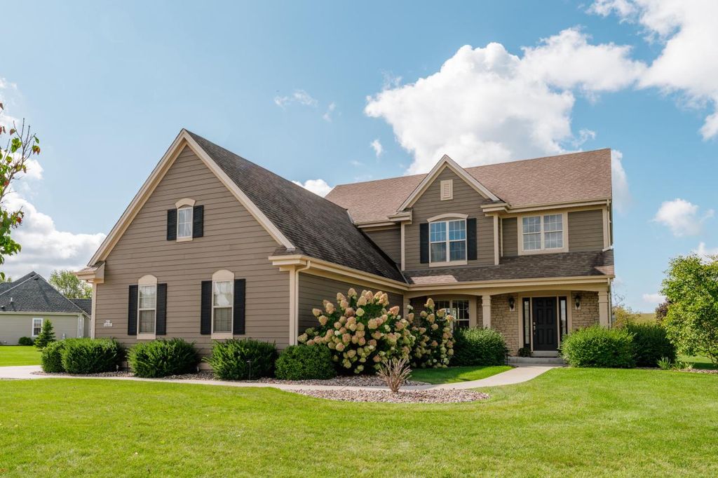 Photo of N64W28031 Hickory Hill DRIVE, Sussex, WI 53089 (MLS # 1940500)