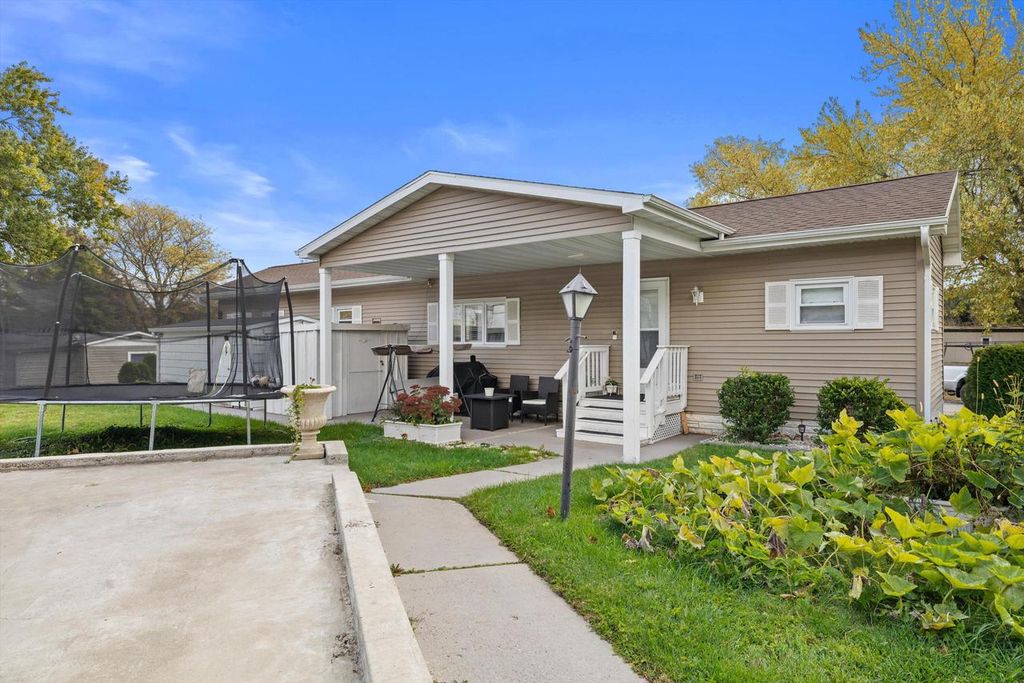 Photo of 1455 Greenfield AVENUE, Burlington, WI 53105 (MLS # 1940311)