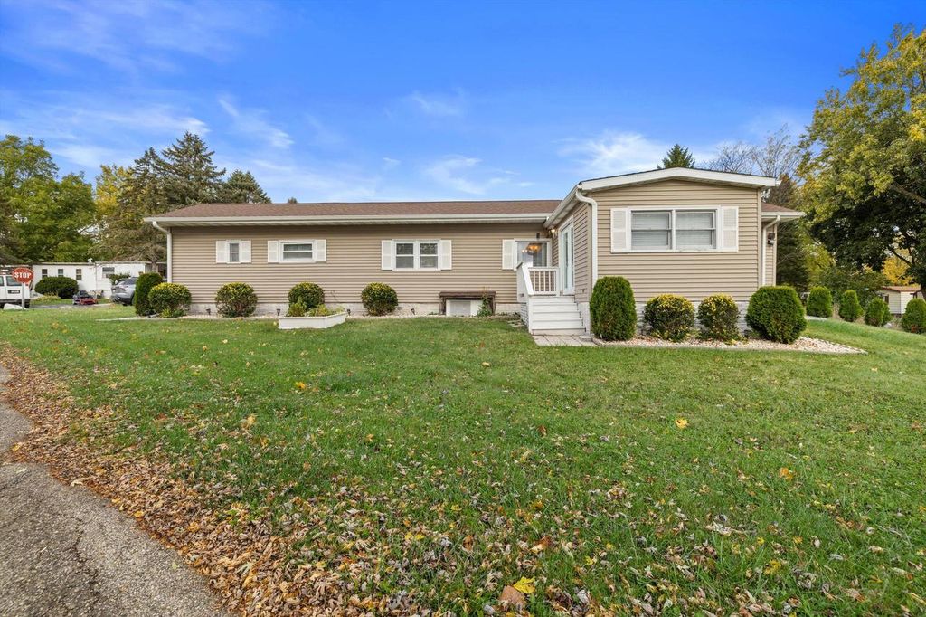 Photo of 1455 Greenfield AVENUE, Burlington, WI 53105 (MLS # 1940311)