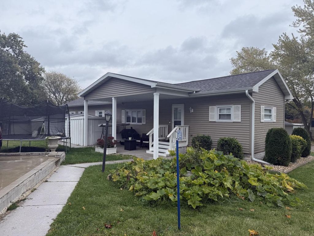 Photo of 1455 Greenfield AVENUE, Burlington, WI 53105 (MLS # 1940311)