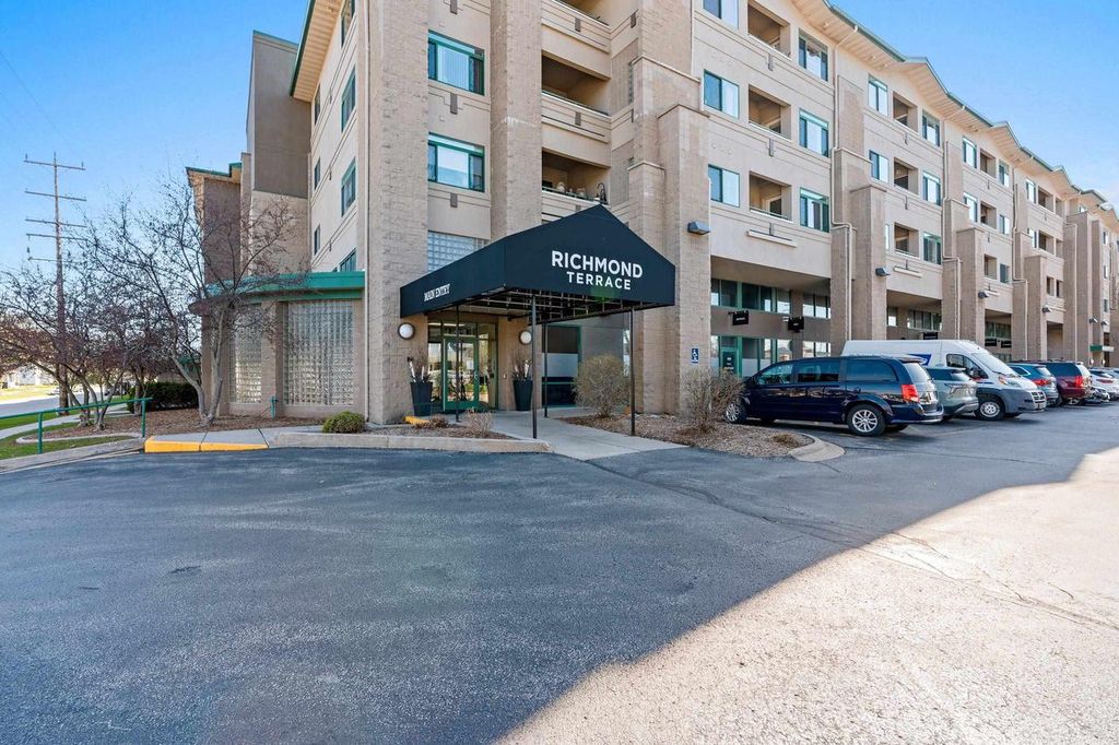 Photo of 400 N Richmond STREET #518, Appleton, WI 54911 (MLS # 50324159)