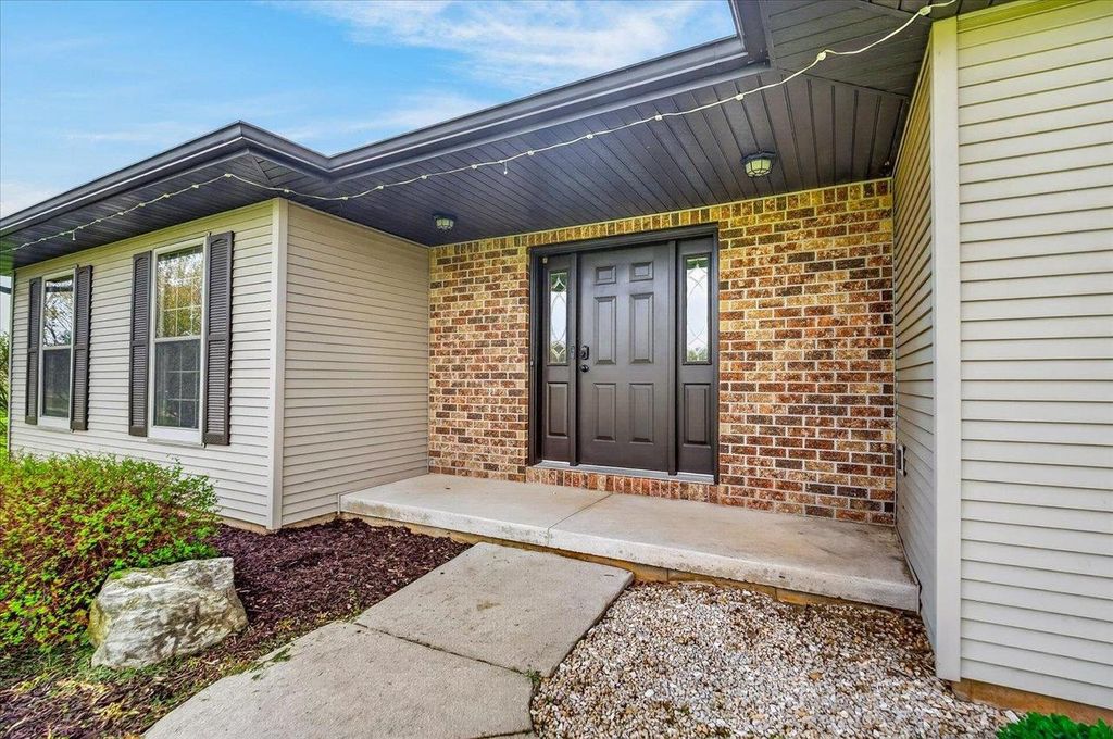 Photo of N4171 Country Club DRIVE, Brodhead, WI 53520 (MLS # 2019907)