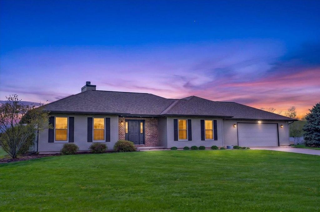 Photo of N4171 Country Club DRIVE, Brodhead, WI 53520 (MLS # 2019907)
