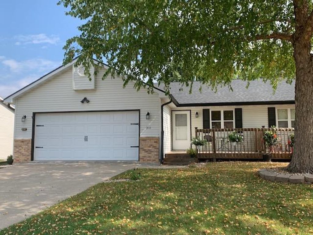 Photo of 311 Marlboro AVENUE, Edgerton, WI 53534 (MLS # 2010104)