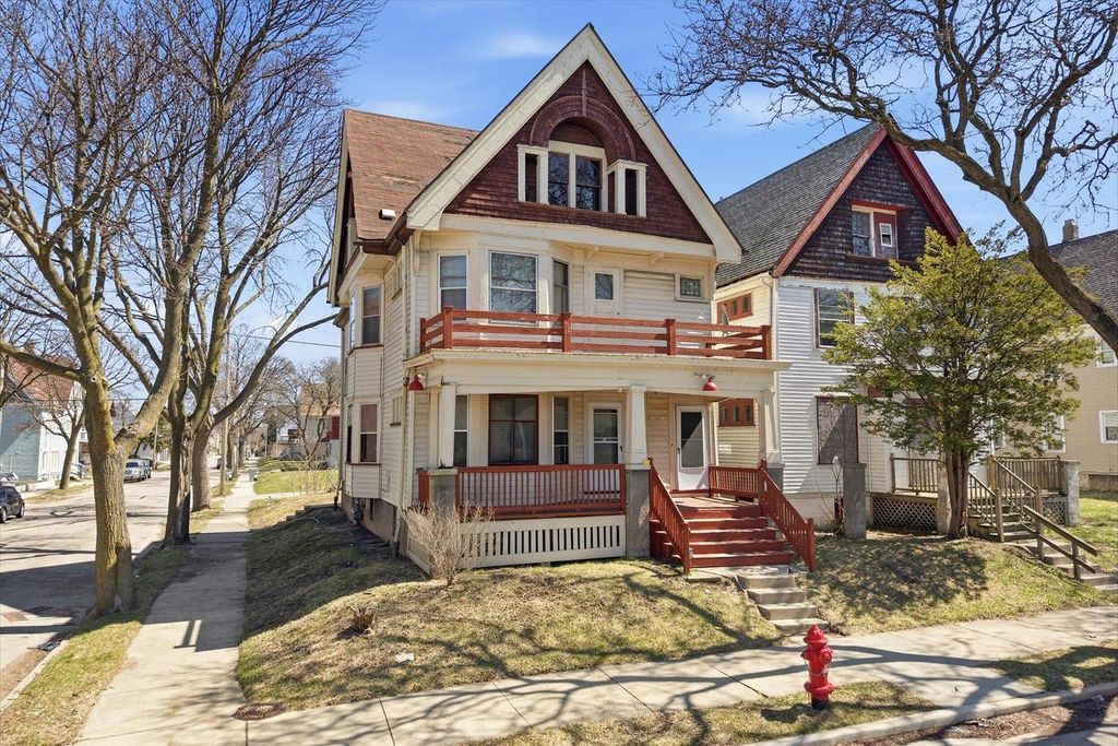 Photo of 3176 N Richards STREET #3178, Milwaukee, WI 53212 (MLS # 1957176)