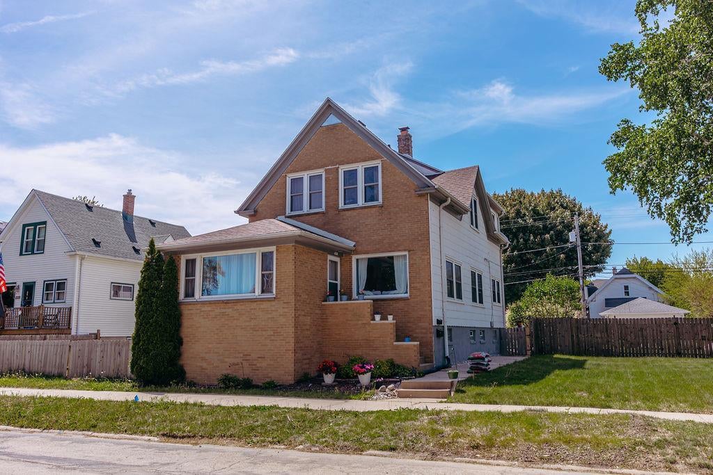 Photo of 3813 E Barnard AVENUE, Cudahy, WI 53110 (MLS # 2024632)