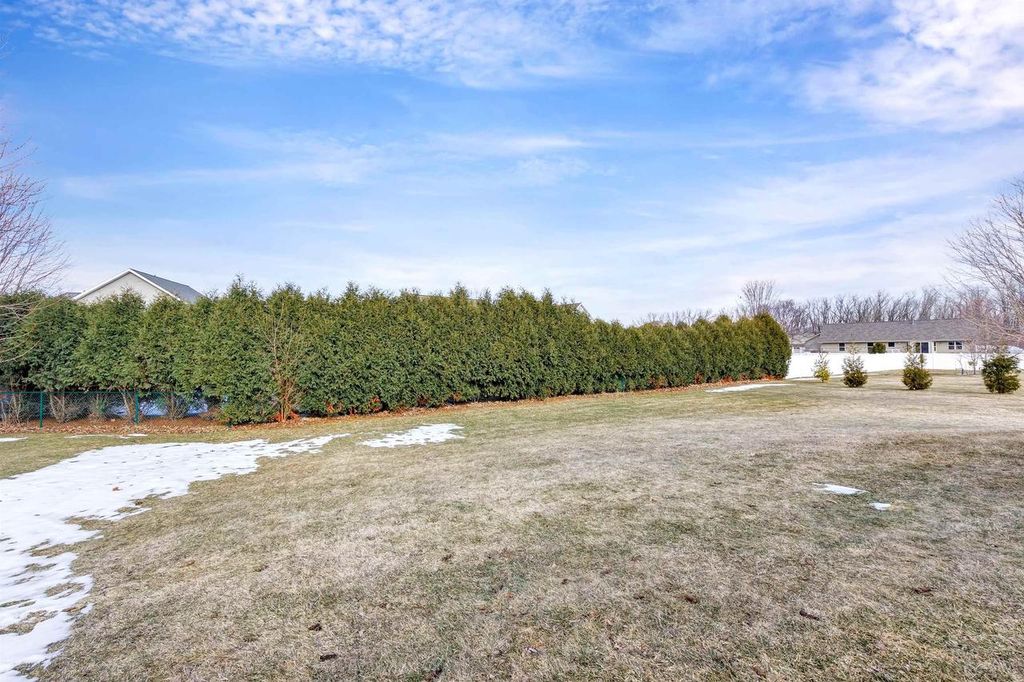 Photo of 2080 W Higgins Hl, De Pere, WI 54115 (MLS # 50322746)