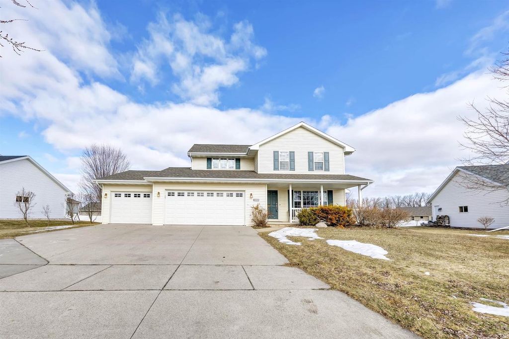 Photo of 2080 W Higgins Hl, De Pere, WI 54115 (MLS # 50322746)