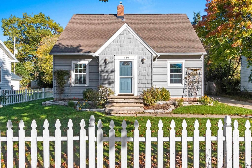 Photo of 430 E Glendale AVENUE, Appleton, WI 54911 (MLS # 50317270)