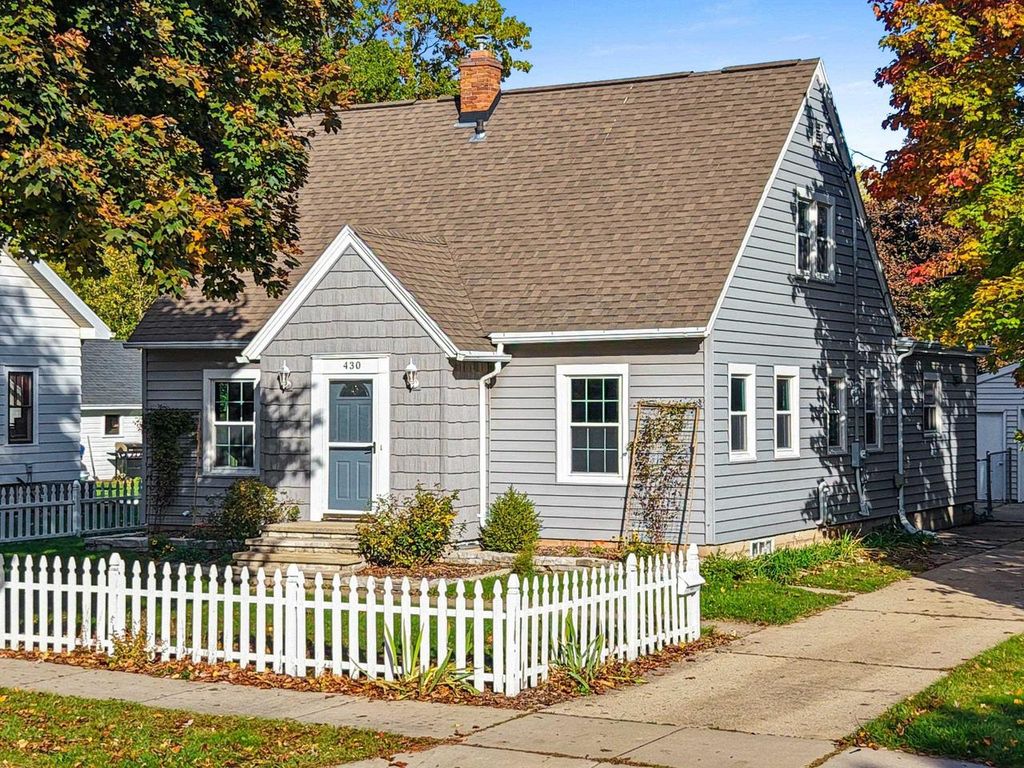 Photo of 430 E Glendale AVENUE, Appleton, WI 54911 (MLS # 50317270)