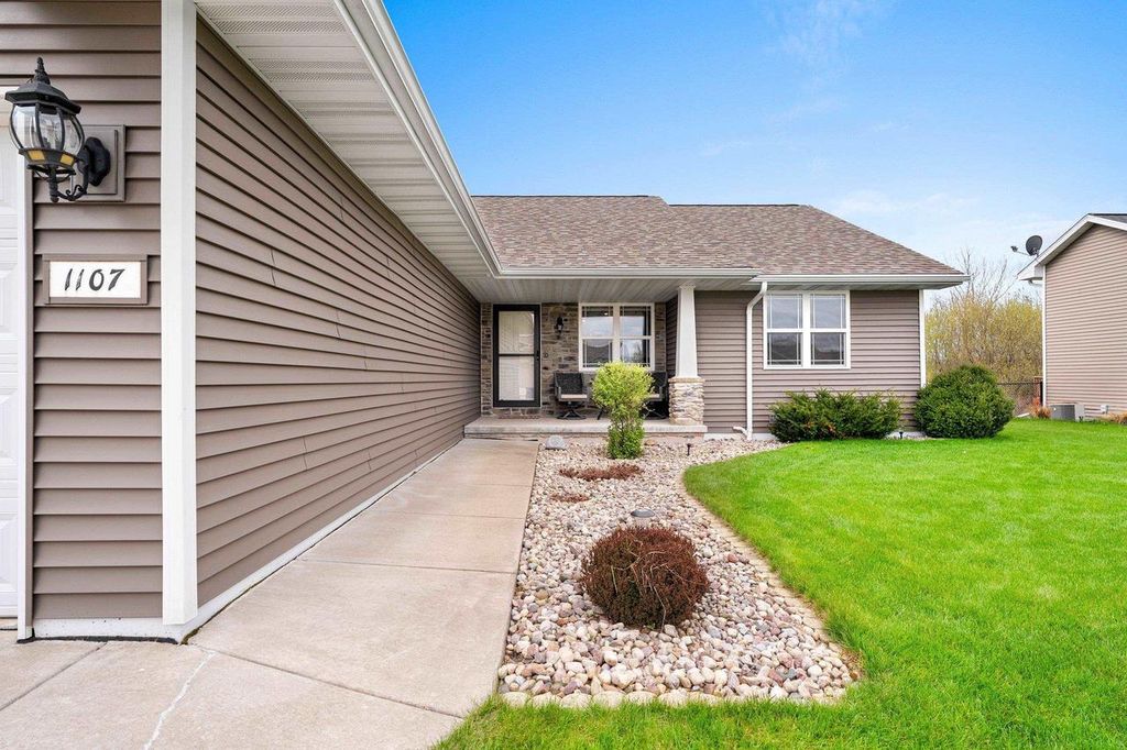 Photo of 1107 Pisces PLACE, De Pere, WI 54115 (MLS # 50324809)