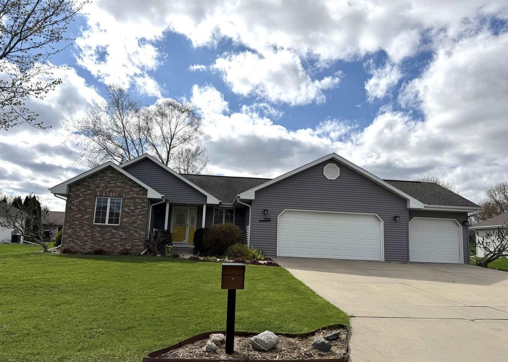 Photo of 1205 Shawnee STREET, Fort Atkinson, WI 53538 (MLS # 2017657)