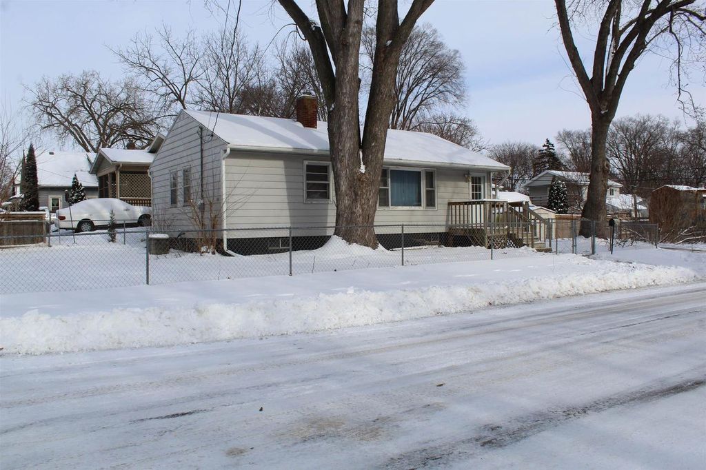 Photo of 301 Rethke AVENUE, Madison, WI 53714 (MLS # 2015191)