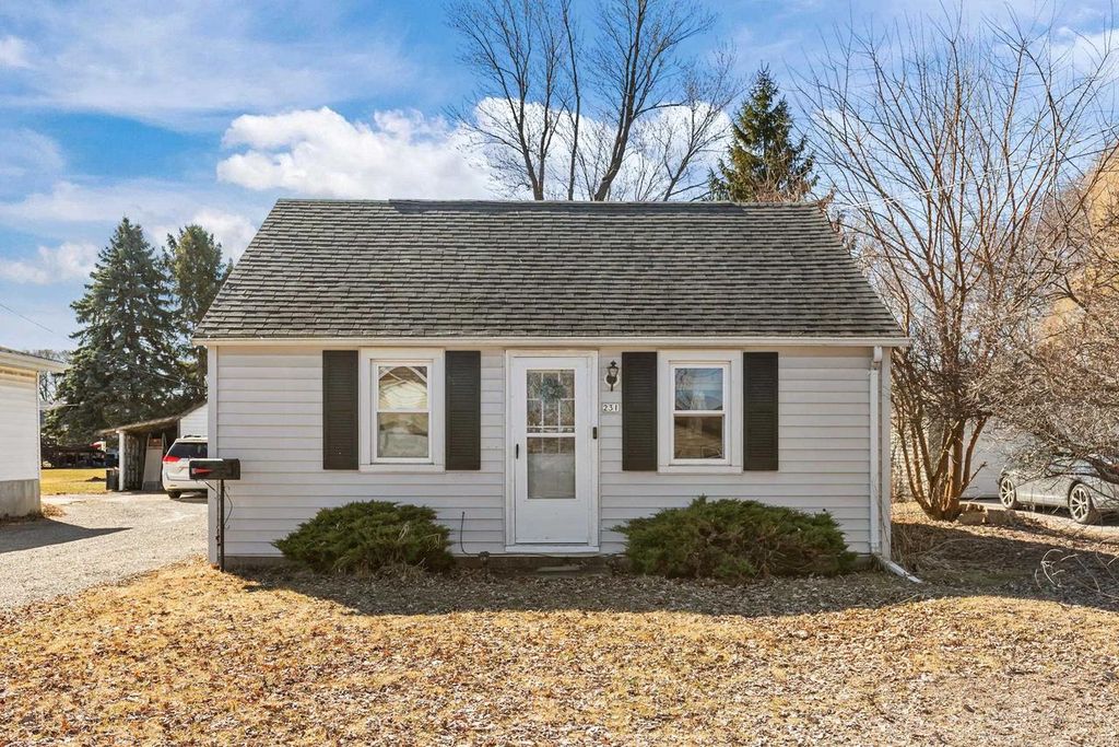 Photo of 231 W Smith AVENUE, Oshkosh, WI 54901 (MLS # 50322291)