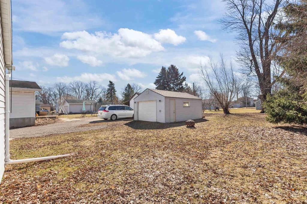 Photo of 231 W Smith AVENUE, Oshkosh, WI 54901 (MLS # 50322291)