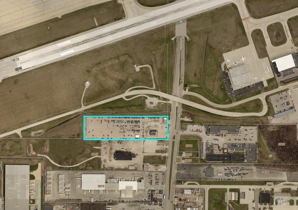 Photo of 5881 S Howell AVENUE #5865, Milwaukee, WI 53207 (MLS # 1940076)