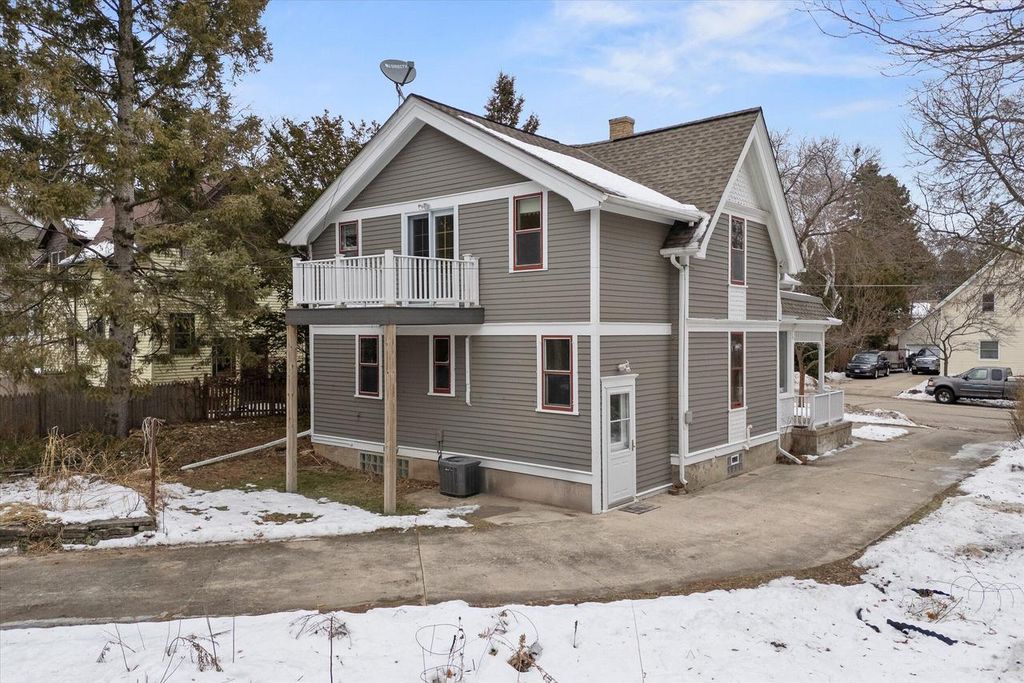 Photo of W61N669 Mequon AVENUE, Cedarburg, WI 53012 (MLS # 1945715)