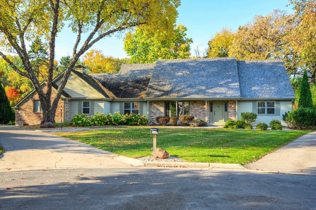 Photo of 110 Horseshoe BEND, Madison, WI 53705 (MLS # 2035321)