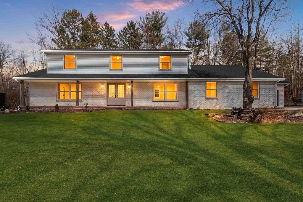 Photo of 1545 Fox COURT, Green Bay, WI 54313 (MLS # 50323407)