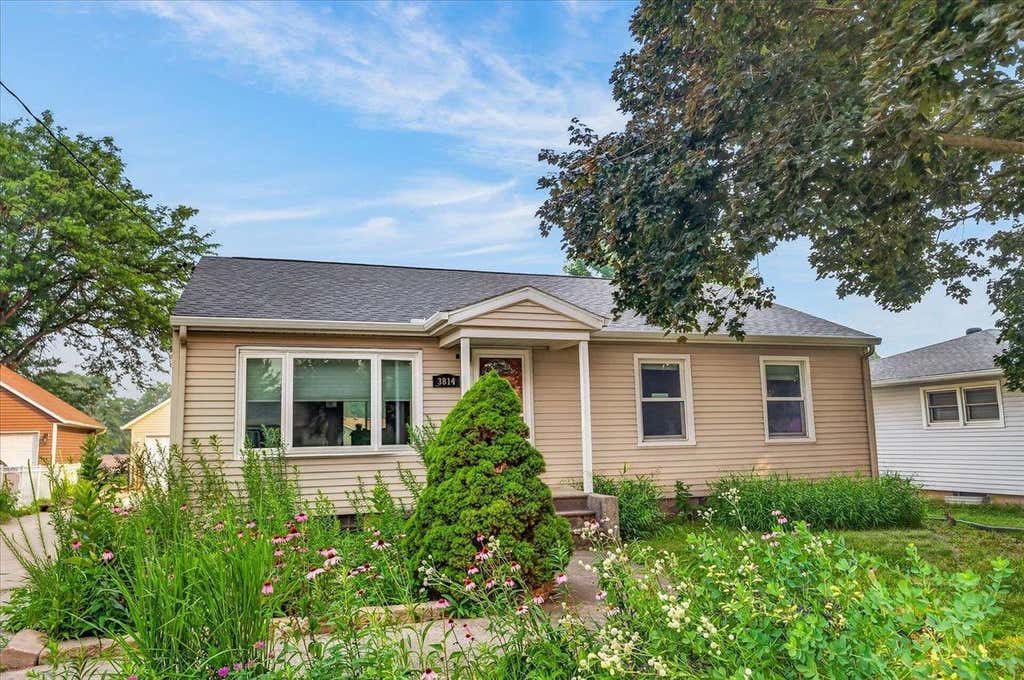 Photo of 3814 Ridgeway AVENUE, Madison, WI 53710 (MLS # 2028285)