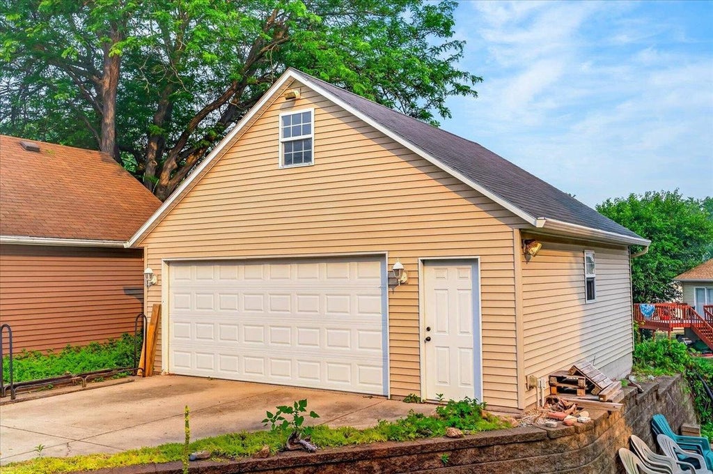 Photo of 3814 Ridgeway AVENUE, Madison, WI 53710 (MLS # 2028285)
