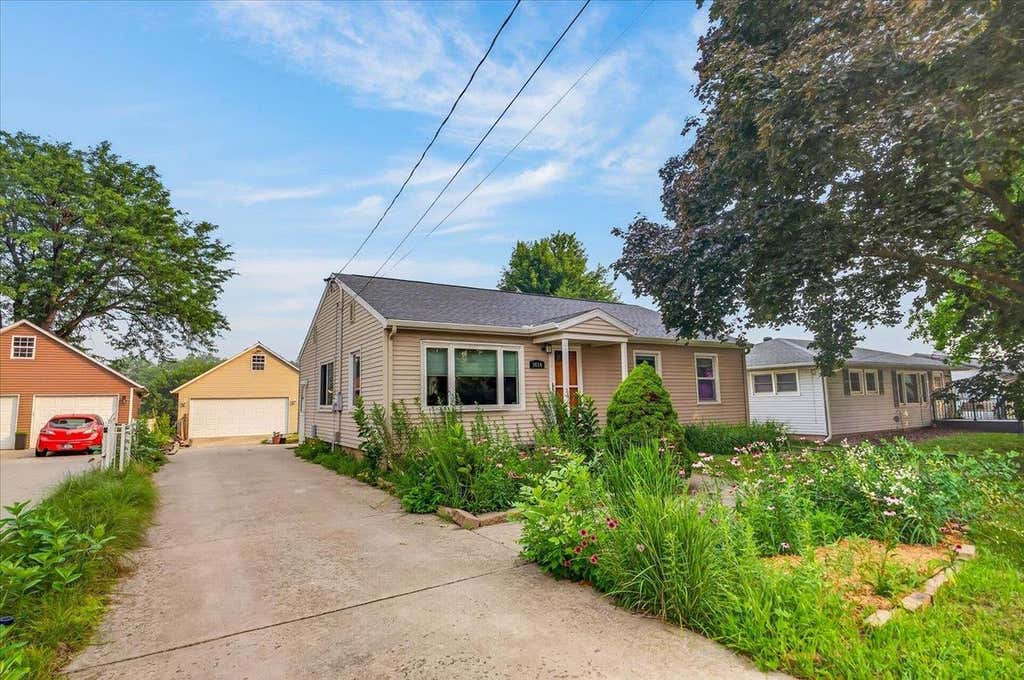 Photo of 3814 Ridgeway AVENUE, Madison, WI 53710 (MLS # 2028285)