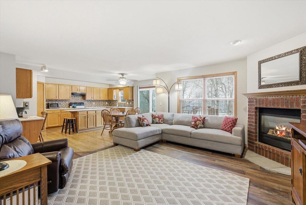 Photo of 944 Ridgeway CIRCLE, Fredonia, WI 53021 (MLS # 1953741)