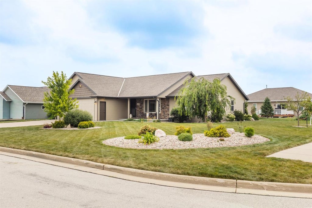 Photo of 1139 Pisces PLACE, De Pere, WI 54115 (MLS # 50331014)