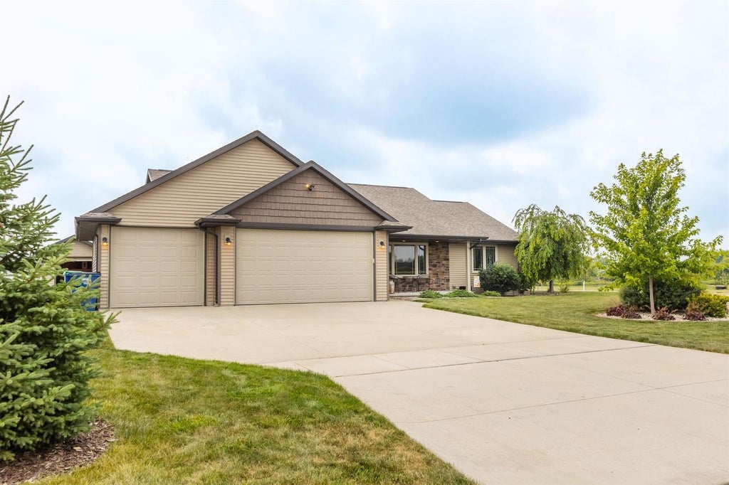 Photo of 1139 Pisces PLACE, De Pere, WI 54115 (MLS # 50331014)